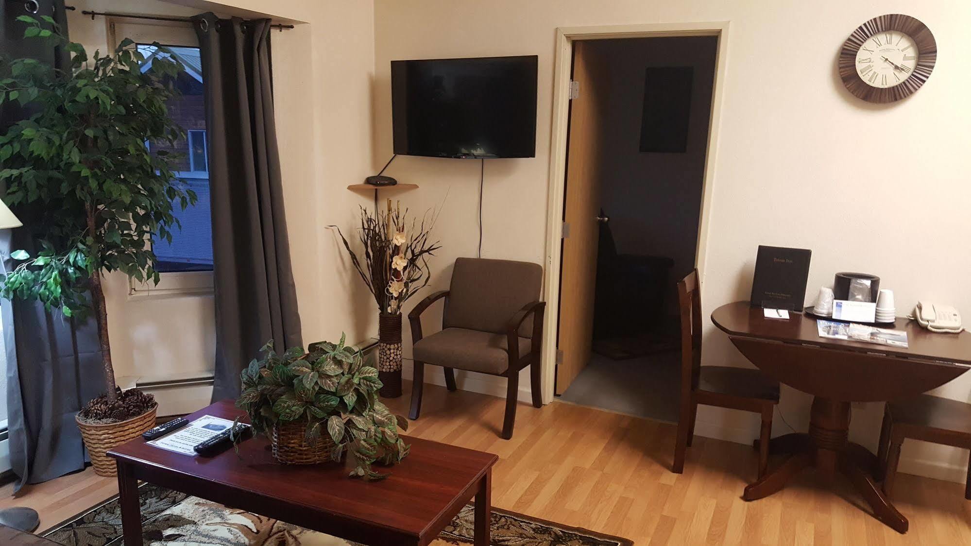 Totem Hotel And Suites 발데즈 외부 사진