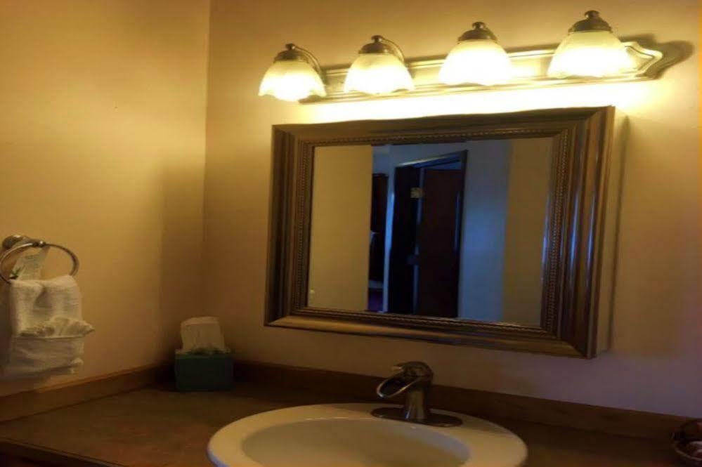 Totem Hotel And Suites 발데즈 외부 사진