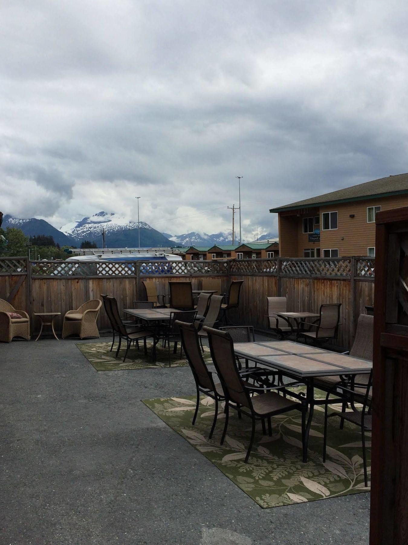 Totem Hotel And Suites 발데즈 외부 사진